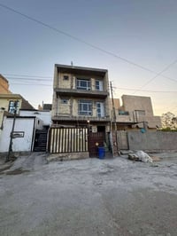 🫆07838949833 دار للبيع 🏚️في منطقة الري مقابل حي الاعلام والمعالف مساحة...