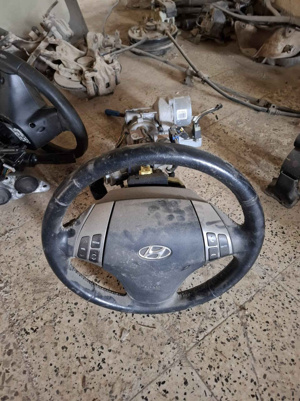 لبيع مال حاويه رقم الهاتف ***********
