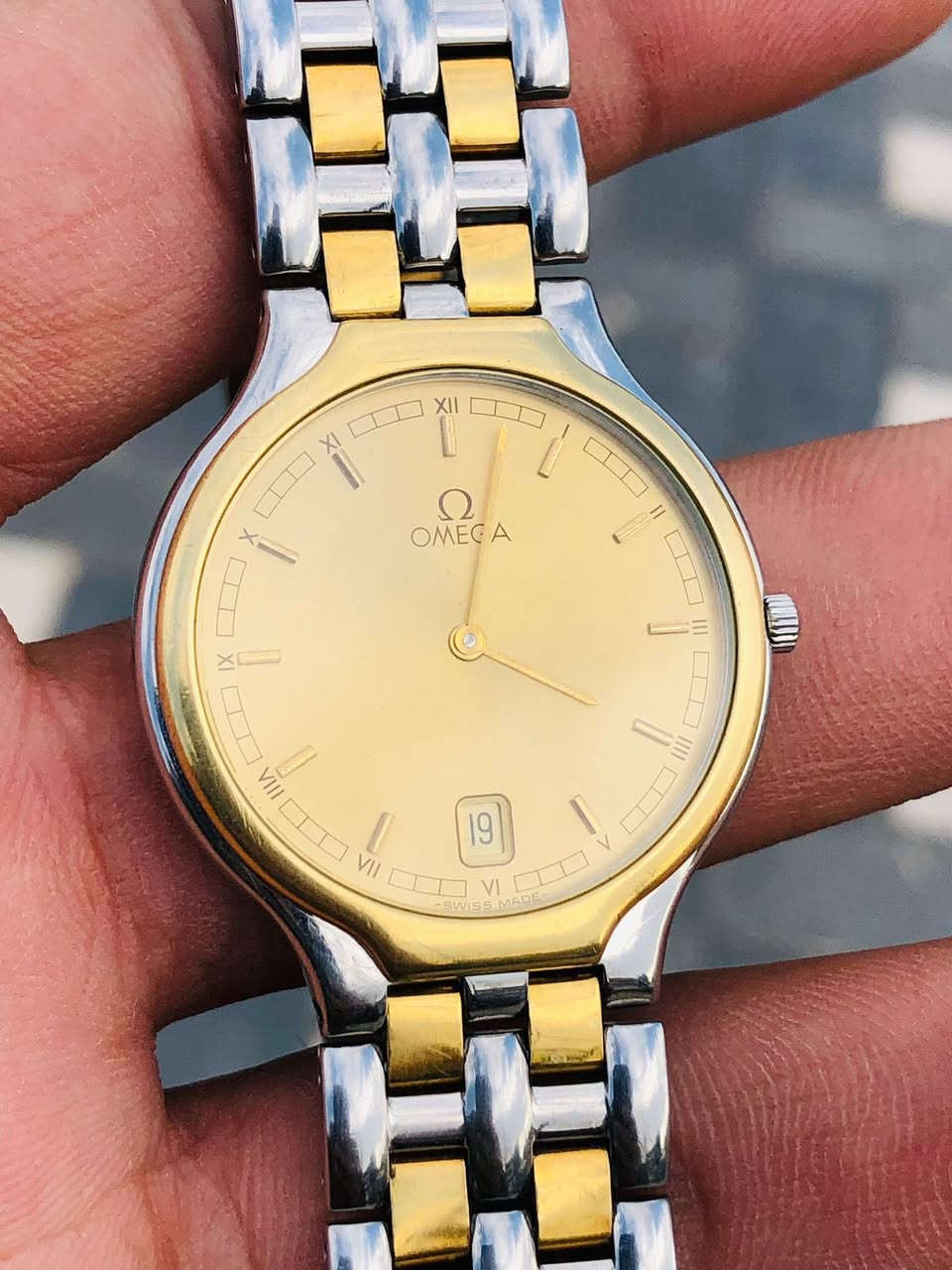 السلام عليكم 
اوميغا دڤيل كوارتز سويسري 
ستيل و ذهب عيار 18
نافذه تاريخ يومي القطر 32
بلادي نظيفه جدا 
السعر 1100 دولار 
يوجد توصيل


**إذا كنت صاحب هذا الإعلان وتريد حذفه لأي سبب، رجاءا أرسل رسالة إلى الدعم الفني**