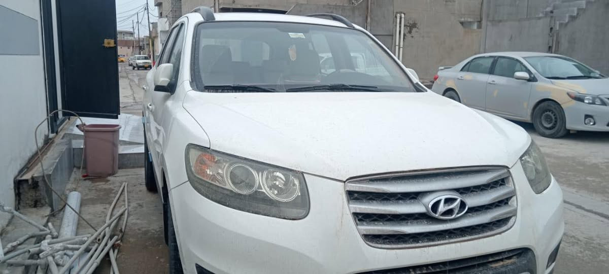 سنتافي. 2012.
مكفولة.  كفالة عامة مابي اي شي.       جديدد
 
فول مواصفات.   بصمة.   سلايت.   تبريد لمس.   ويل كروم.    فولل.    
129 الف كيلو متر ماشي 

سنوي رقم جديد. بيها كوبون بنزين.    سيارة جديد 

مكان/كركوك.     سعر / 165 مجال. 

رقم/***********
