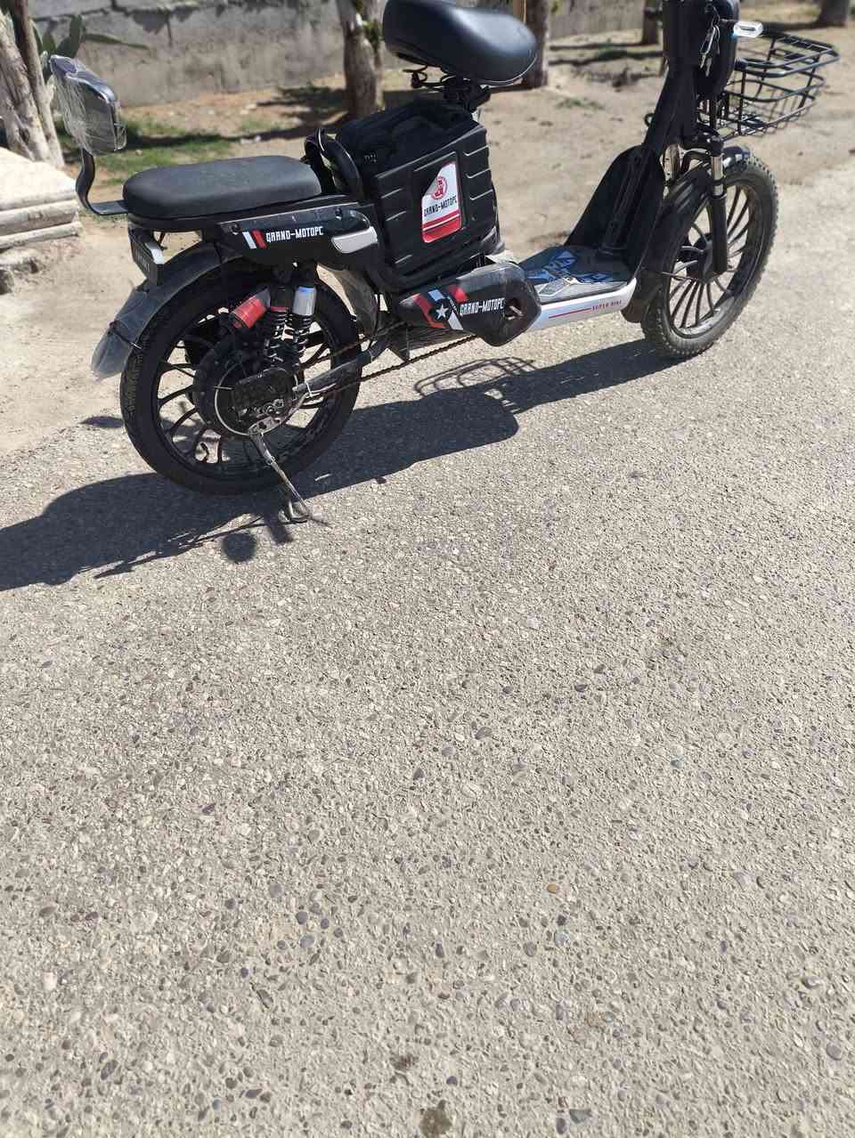 سلام عليكم  للبيع باسكل شحن 2026  الباسكل جديد الله شاهد ما مستعمله الباسكل اربع بطاريات اصليه واشاحنه وياه 3سرع
الباسكل جديد بمعنه الكلمه واحله من الصور والله مكاني كربلاء اطويريج  السعر 575 وبي مجال رقم الهاتف ***********
