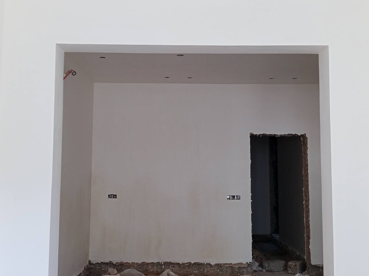 سلام عليكم خلفه تشميع وجص وبورك شغل كله عليزر حتى السقف ليزر ستلام مهندس بشرط مكاني بغداد العامريه للاستفسار على الرقم ***********
