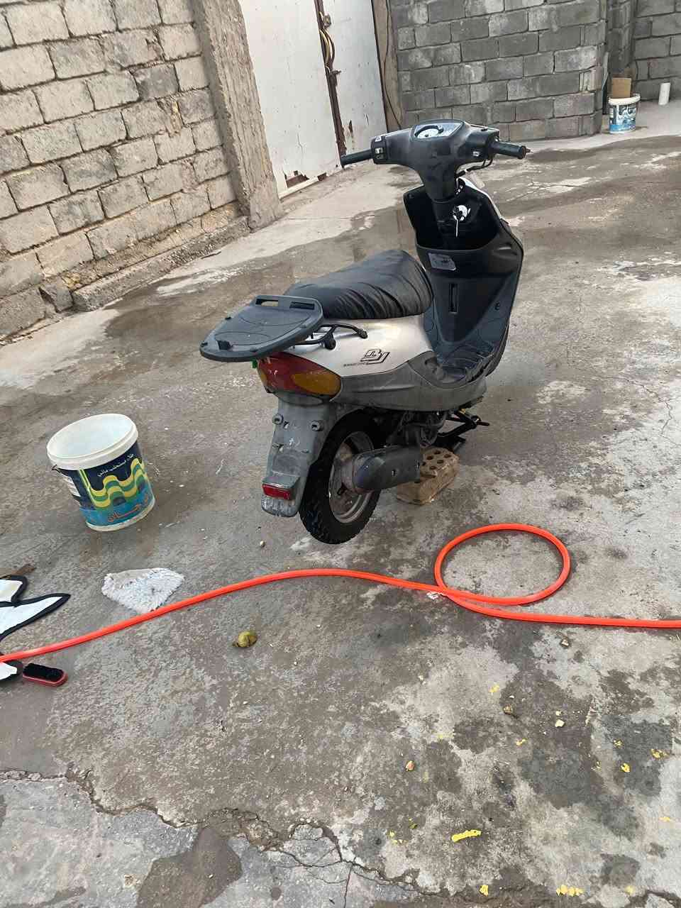 السلام عليكم بيجي تسعه زروف كامله كهربائيات شغاله سلف وهندر مكينه مفوله شعله ومعدل سعر خاص رقم***********
