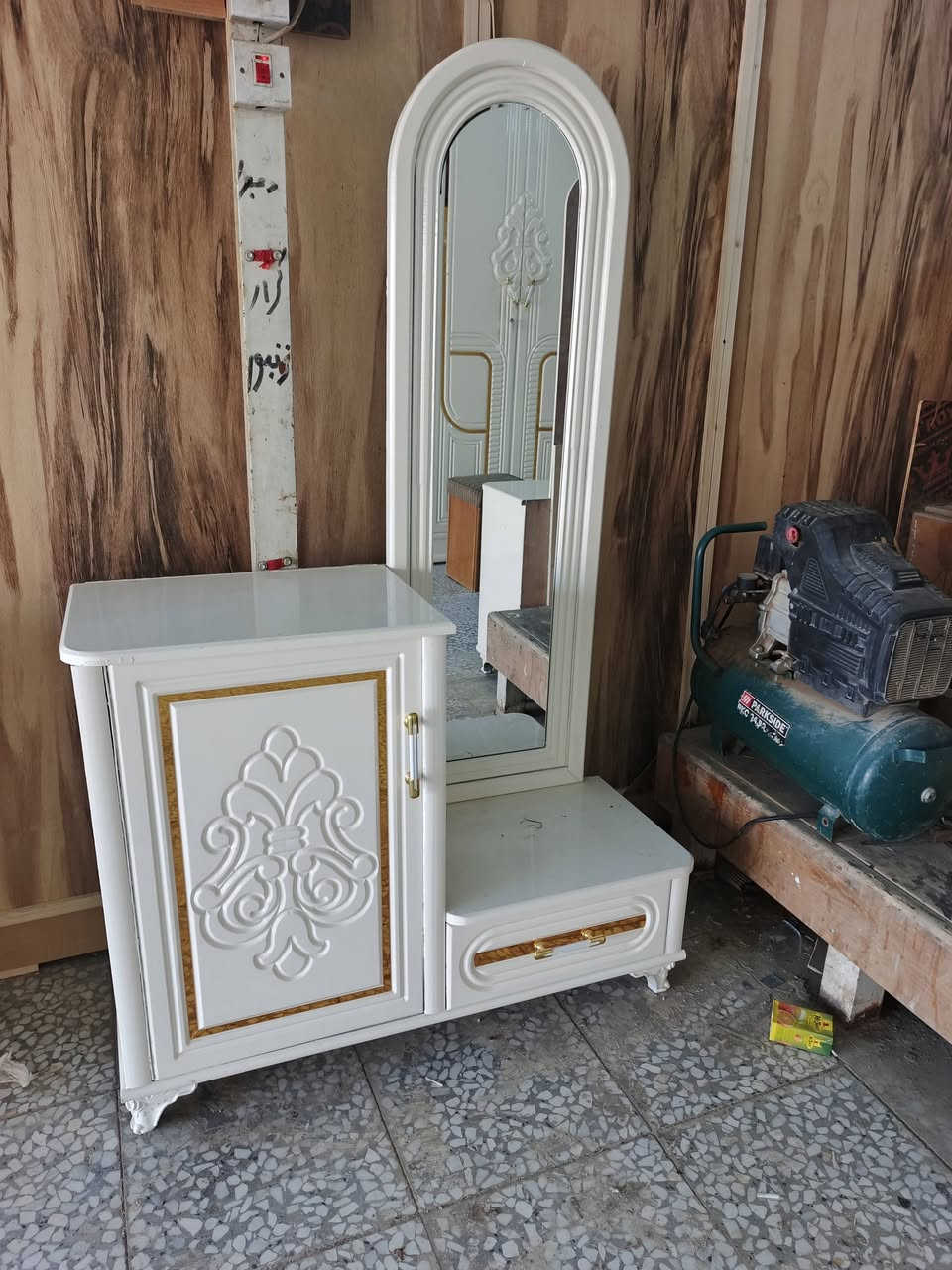 سلام عليكم غرفه ٦ أبواب  التصميم تركي الشغل عراقي
الوجه اندي إف  ١٠مليم الداخل مالته صاج أربع مليم 
النرماد شريطيه علا طول الباب طابوريه هديه وياه 
الغرفه كله مرتفه عن الأرض سعر هاي الغرف مليون ٦٠٠ 
معه الشد ونقل داخل بغداد مجاني المحافظات كل من وسعره


**إذا كنت صاحب هذا الإعلان وتريد حذفه لأي سبب، رجاءا أرسل رسالة إلى الدعم الفني**