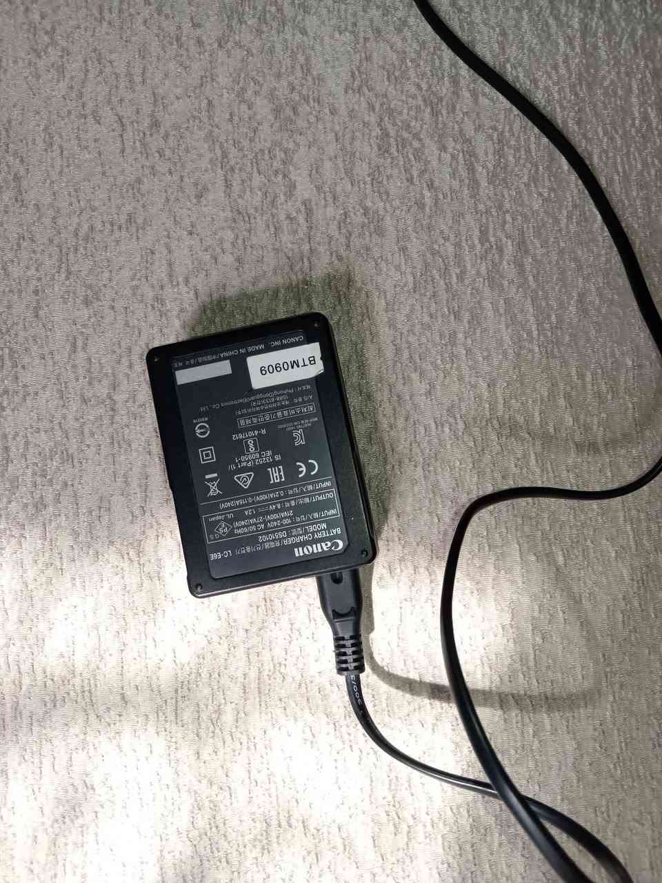 السلام عليكم
كاميرا كانون d 70 نظيفه استخدام قليل جدا
عدسه 50 mm
بطاريه و شاحن

٦٠٠ بيها مجال
***********
