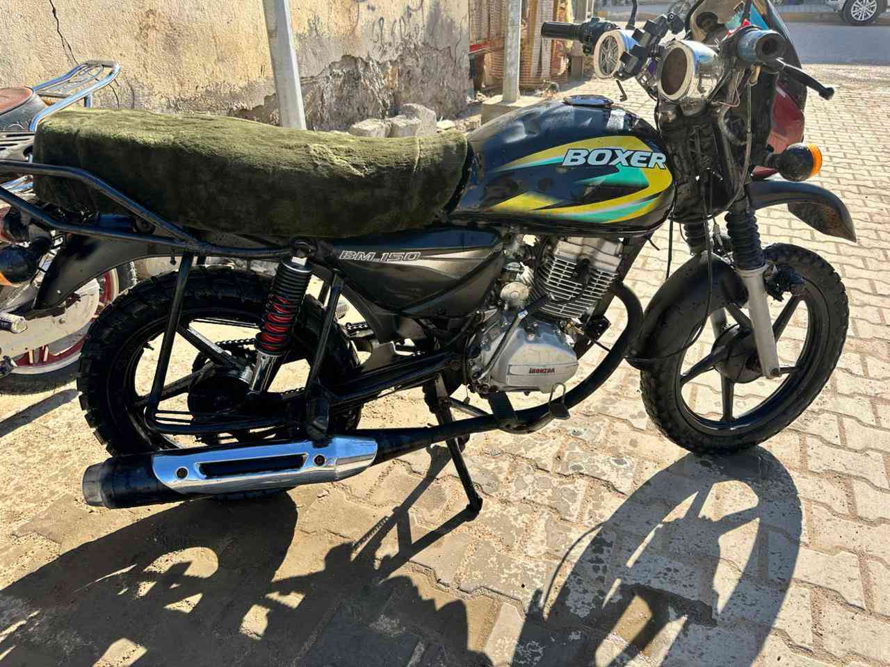 السلام عليكم بوكسر موديل 21 أوراق اصولي . السعر 650 وبيه مجال. العنوان الديوانية مركز . الرقم الاتصال ‏‪0788 296 6347‬‏
