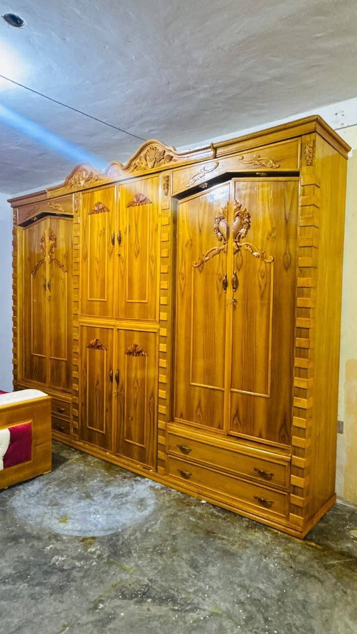 توجد غرفه نوم ملكيه صاج عراقي الخارج ٥ملم طبيعي وداخل ٤ملم شرط حطاطه جيب النجار الي يعجبك نضافه بعده جديده استخدام قليل  السعر مليون و٨٥٠ وبي مجال بسيط للاستفسار اتصال ***********
