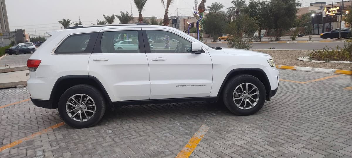 السلام عليكم
جيب لاريدو 2014 خليجي  ماشية 180 سيارة جاهزة بيها بارد بالقمارة وحالوب  مكانها بغداد حي الحسين السعر 190 وليها مجال للأتصال/***********
