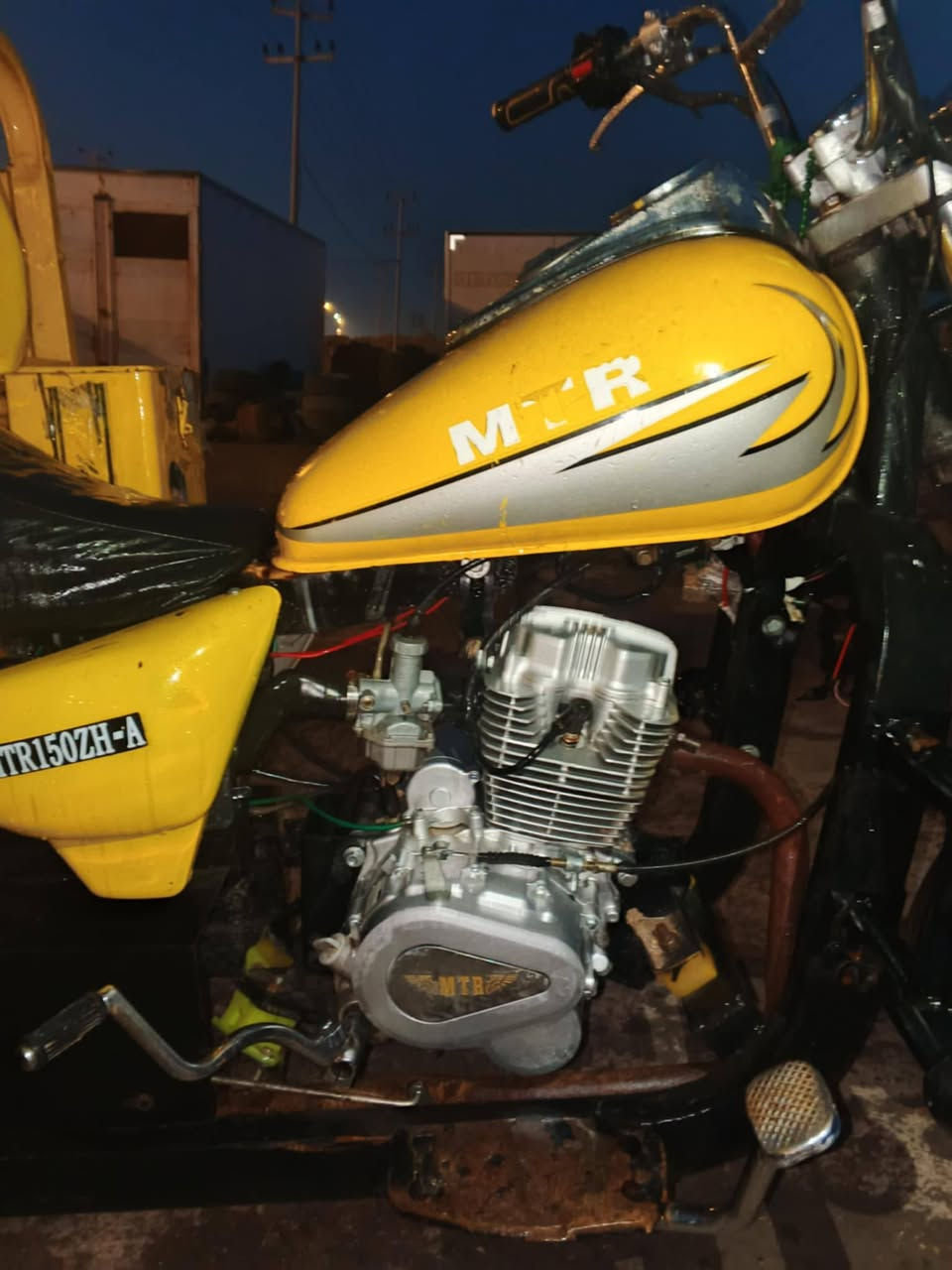 السلام عليكم ستوته لبيع مديل 2013
ستوته كله معمره 2025 محرك توه شاده جديد  المكانه بصره القرنه سعر 1300وبيه مجال حك الجيه رقم ***********
