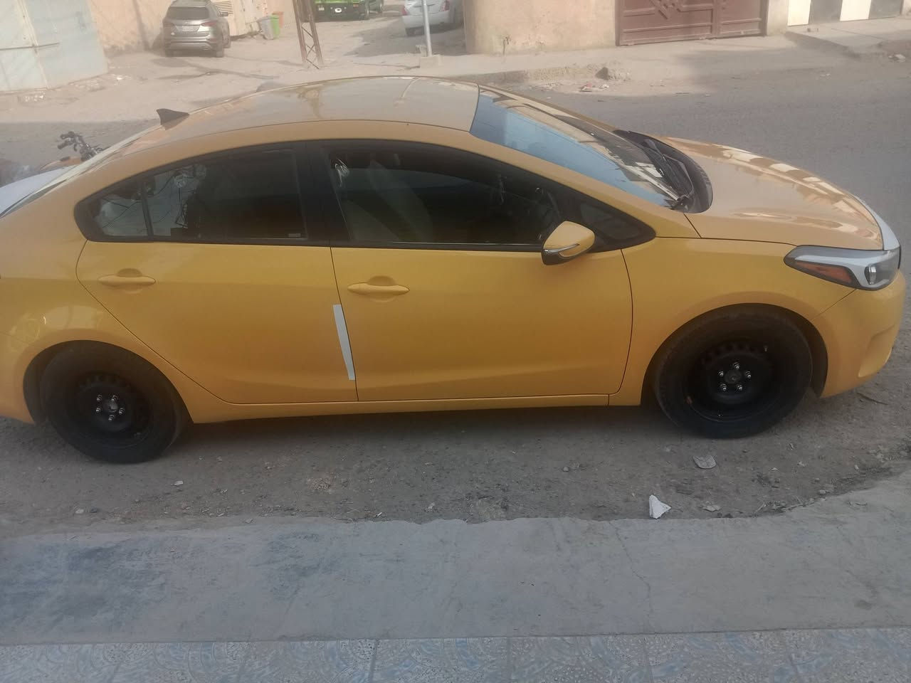 السلام عليكم كيا فورتي موديل ١٧ السياره ليبل واحد كله بدون تبديل كير مكينه تبريد تخم تير باتري جديد السياره نظيفه جدا رقم بغداد سنويه ٢٨ بااسمي السياره تحويل مباشر مكان السياره بابل المركز ماشيه ١٤١ الف السعر ١٢٥ ورقه رقم الهاتف*********** واتساب بيه الرقم. بدون ايرباك السياره
