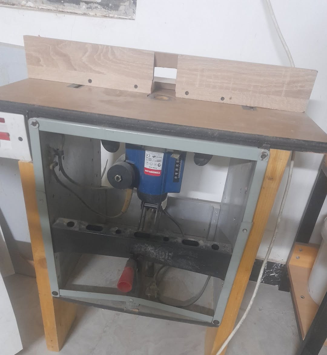 صباح النور والسرور على الجميع اخوان عندي غراض نجارة للبيع الي يعجبك  اسئل وجاوب بالتعليقات مكاني بغداد شرطة الخامسة بدوانم هذا رقمي ***********
