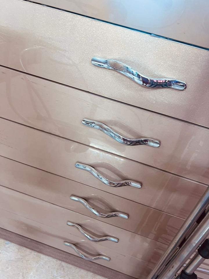 غرفه تركيه ثقيله الميز لتواليت جبير وضخم 6 مجرات ويا مجرات 6 اي شخط مابيهن .. وتجي وتشوف السعر 200 وبيها مجال بسيط العنوان البنوك استفسار  واتساب

‭0774 249 3416‬
