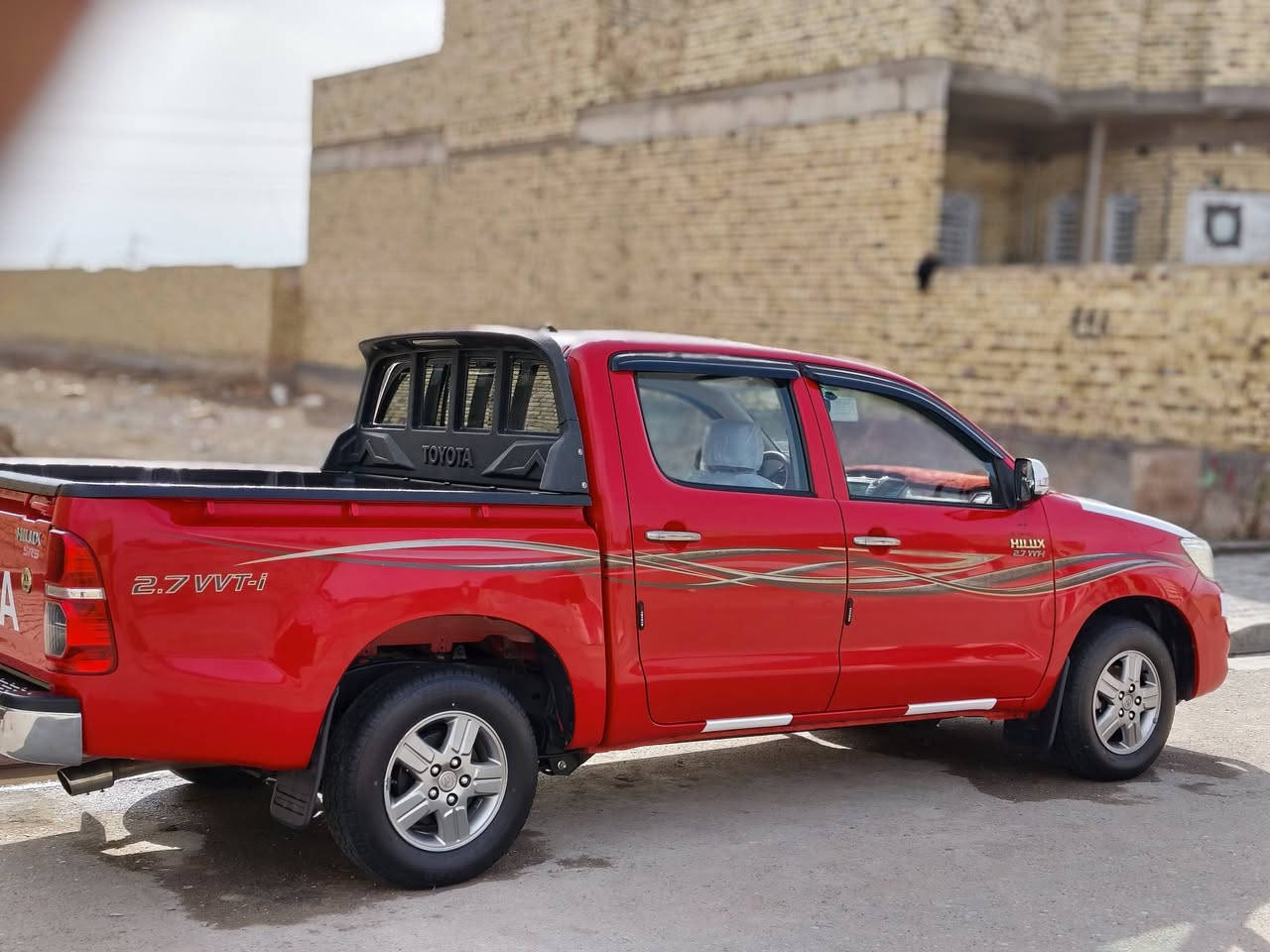 سلام عليكم بيكم هايلوكس موديل 2015  مكفولة كفاله عامه حته من البارد السياره جاهزه تخم تاير برجتسون الاصلي حداديه مكينه كفاله حامه لا تبخير لا  تنقيص رقم ميسان ماشيه 125 ألف حقيقي مكان السياره ميسان مركز المحافظة رقم الاتصال ***********
