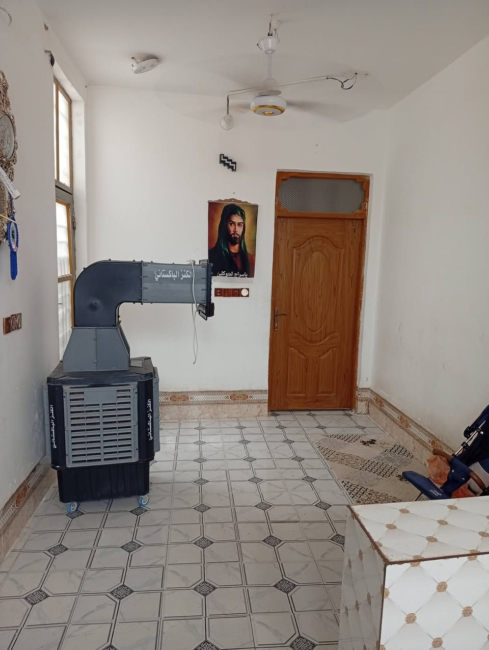 السلام عليكم بيت 50 متر مقابيل ملحق قريه الغدير عمود 327 شارع 16 السعر 25 وبي مجال مكان نجف ***********
