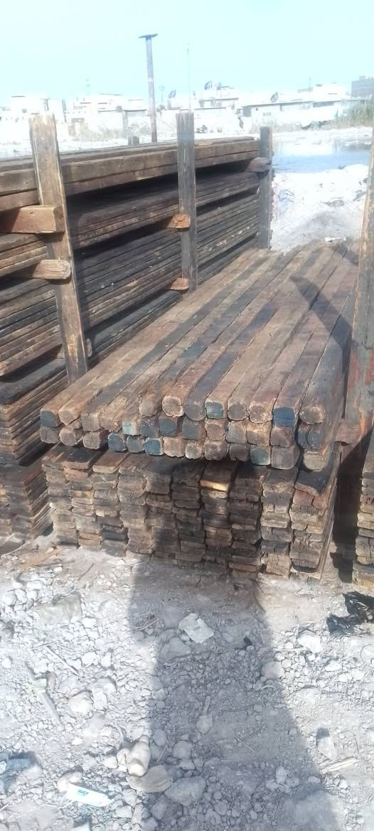 قالب خشب للبيع العدد(٩ مكعبات ونص) المكان بابل الهاتف (***********)
