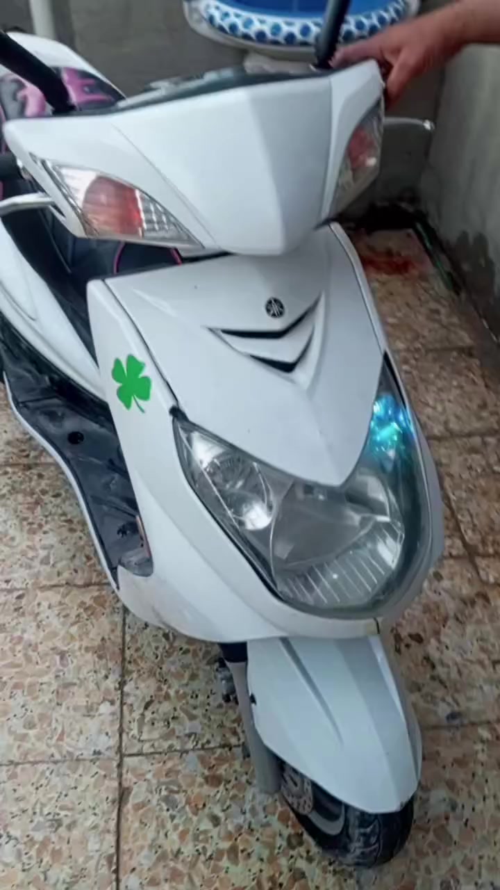 دراجه سكنس للبيع
الدراجه نضيفه و كهربائياته كاملات و ستان كهربائي و كفراتهه بيض بلاديات و الدراجه كلهه بلاديه ما مجفتهه و المحرك مالتهه ناعم و الدراجه نوزل و الدراجه ما بيهه اي نقوصات رايدهه ب600 و بيهه مجال 
*********** مكاني بغداد المشتل
