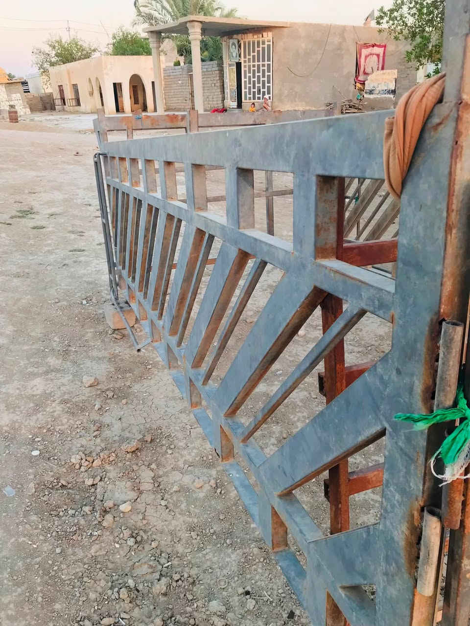 سلام عليكم 

محجر نضيف للبيع مال كيه فحل 

السعر 200الف بي مجال 

‭***********‬
