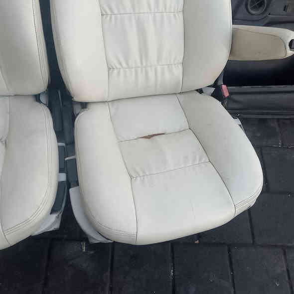 السلام عليكم...تخم كشنات 700 نظاف حيل السعر 175 مكاني بغداد ***********
