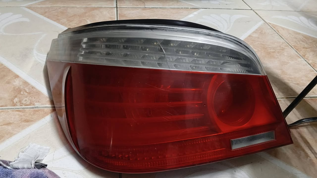 سلام عليكم غراض e60 2008 فوك سبير جديد ويا عده كامل و بكلايت جهه سايق ليد ويا دعاميه خلفيه لون نيلي و شاشه عداد يبين كيج حماوه وسرعه و بعد هوايه مواصفات obd كله سوه لبيع مكان اربيل ***********وتساب موجود
