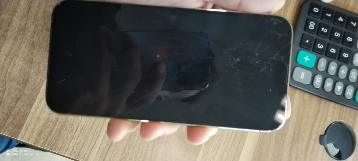السلام عليكم ايفون 13 برو  فقط ذاكره ١٢٨ بطاريه ٩٢ جهاز مامفتوح بس كلاسه مكسوره بس شاشه شغاله مابيها اي مشكله سعر ٤٥٠ الف مكاني الإعلام ***********
