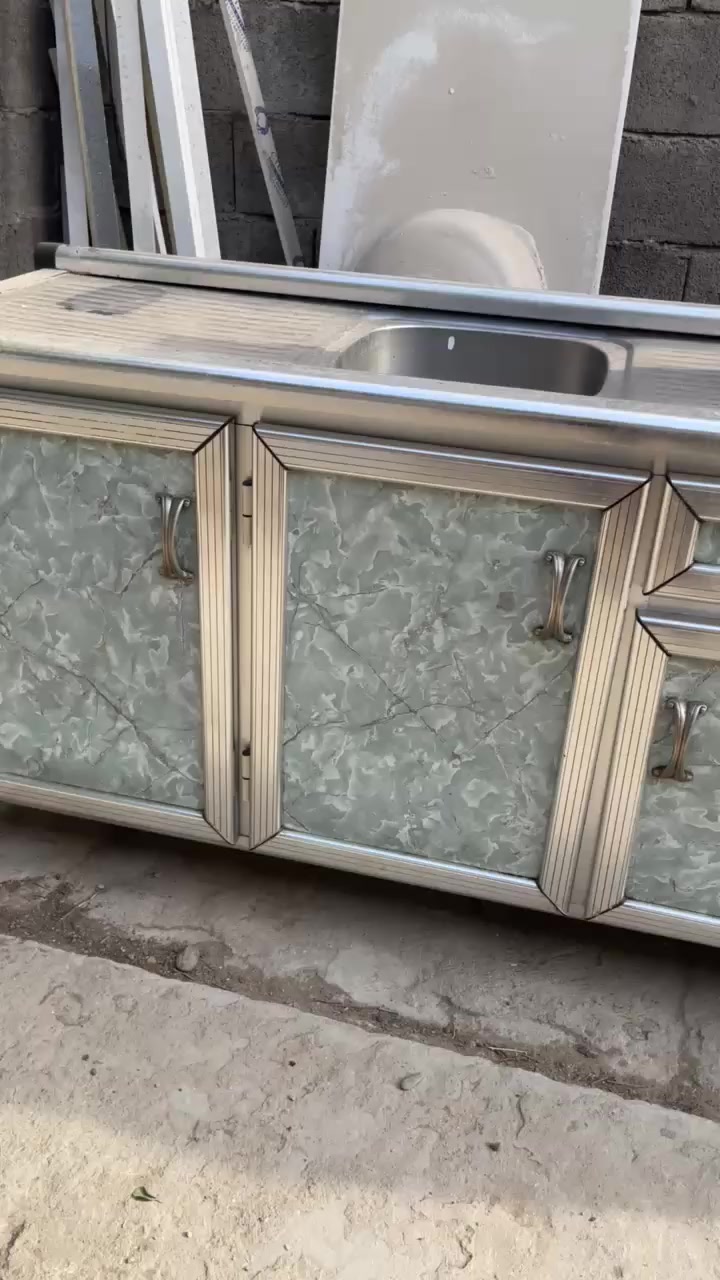 كاونتر المنيوم 
قياس مترين مع سنك متر ونص ٣ قطع نضيف السعر ٢٥٠ مكان السيدية اتصال *********** بي واتساب
