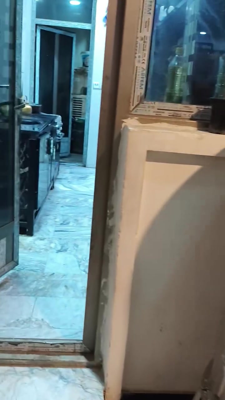 سلام عليكم بيت للبيع  مساحه 100 متر قاطين واجهه سته وربع نزال 16ارضيه مرمر ،
3 غرف نوم
 2صاله 
3حمام
  ابواب وشبابيك المنيوم طابو زراعي سند 25 الدورة- زراعية قاعة الطالب مربع الذهبي ثالث فرع يمين  رابع بيت يسار لأستفسار اتصل (*********** )بي واتساب
