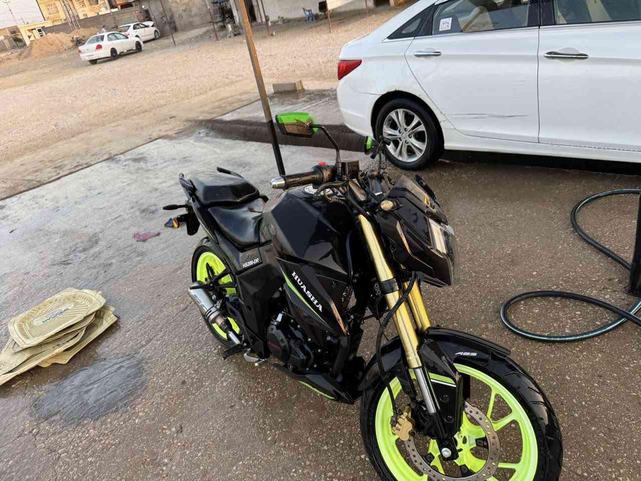 هيوشه DR 200.
‏6كير.  لون. اسود  
محركه كير نضافه فول  
بصمه تشغيل عن بعد  
 اضافي صالنه رياضيه 
السعر. مليون و 400بيها مجال 

المكان الأنبار حديثه   ***********.
