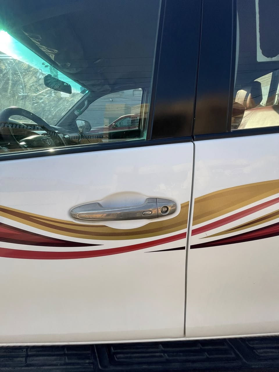 سلام عليكم للبيع سيارة 🚗 تيوتا بيكم هايلوكس محرك 4سنلدر 2700 السيارة ماشيه 52 الف السيارة مكفوله كفاله عامه السياره جديده لوك السعر 3شدات وبيه مجال المكان السياره بغداد الرقم الهاتف ***********
