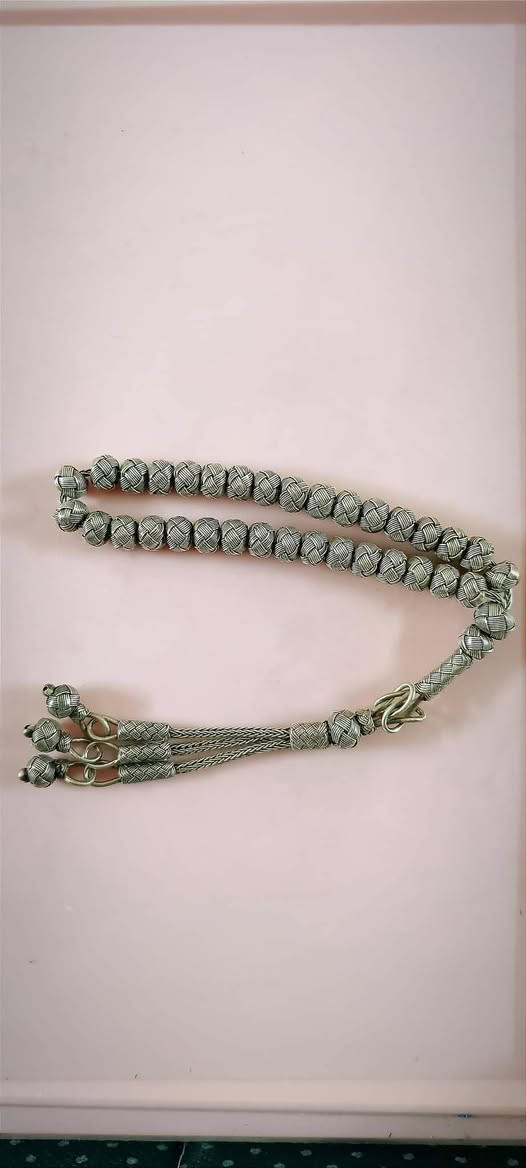 سبحه ناعمه ٣٣ حبه 
الخرز والخيط والكركوشه كلها فضه انتيكه ناعمه ومرتبه 
رايدها ٢٠٠ الف قفل 
ابيع قطعه ماابيع وزن 
ـــــــــــــــــــــــــــــــــــــــــــــ
عنواني بغداد مدينة الصدر 
***********
