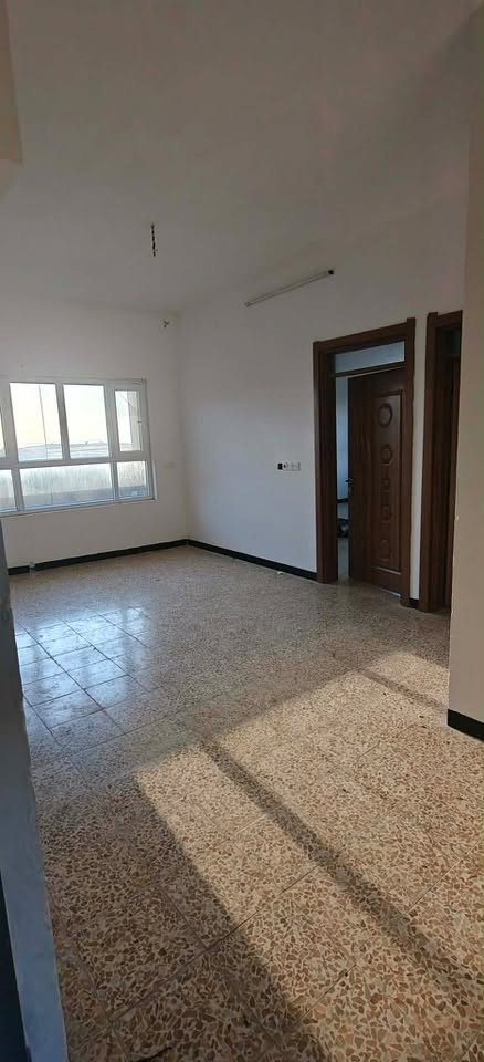 شقة طابق ثالث للايجار تحتوي على صالة+غرفين+مطبخ+صحيات
العنوان نهاية الكندي الثانية
سعر ٢٥٠

*********** للتواصل
