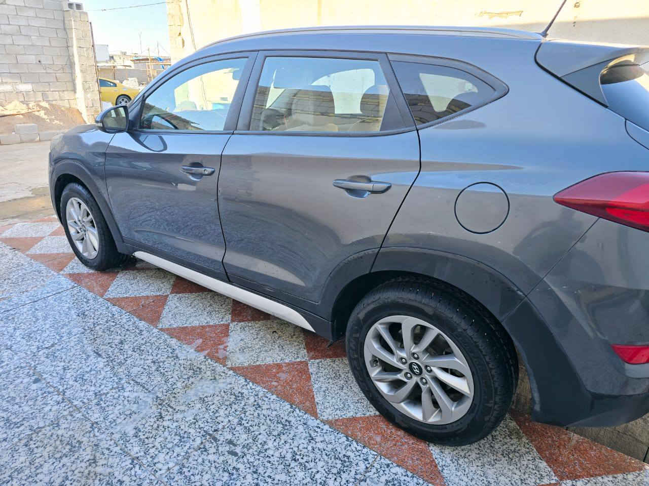 توسان وارد امريكي موديل 2017
تبديل البنيد فقط سونار وحادث امريكا موجود
سياره جاهزه باسمي سنويه جديده 
سعر 135 مكاني العماره 
***********
