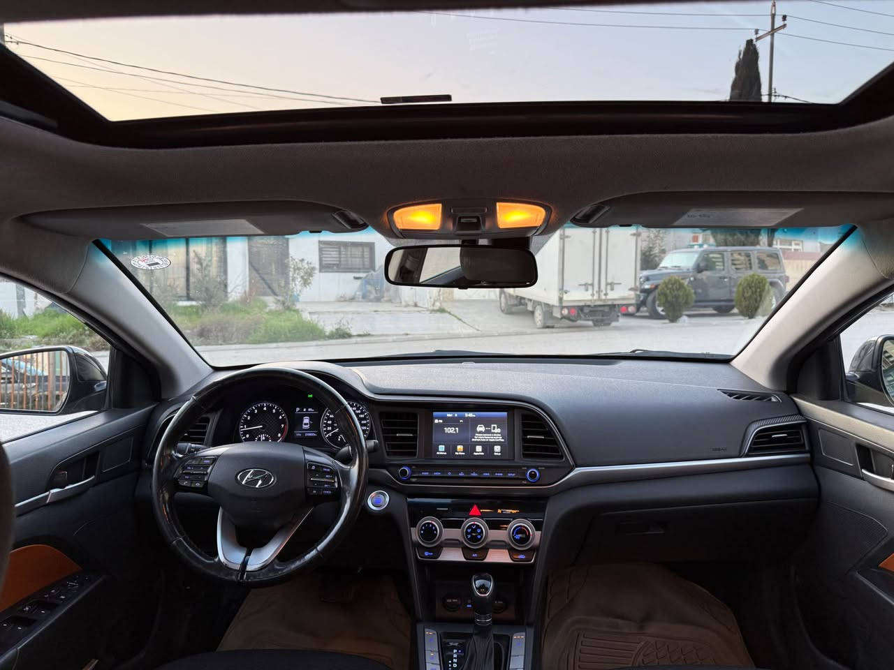 هونداى ئلنترا ٢٠١٩ قه پات مواصفات ٢ پارچه بوياخ
صلايت كوشن هيته ر سوكان هيته ر رادار كاميرا قه پات 
مواصه فاته سه نه ويو هه موشتى تازه يه بى ناوگرتن بى ئه رباگ له سليمانيم سونه رم داناوه ***********
بو عربيش ***********
١٢٥ گه لاو مجال السليمانية, العراق
