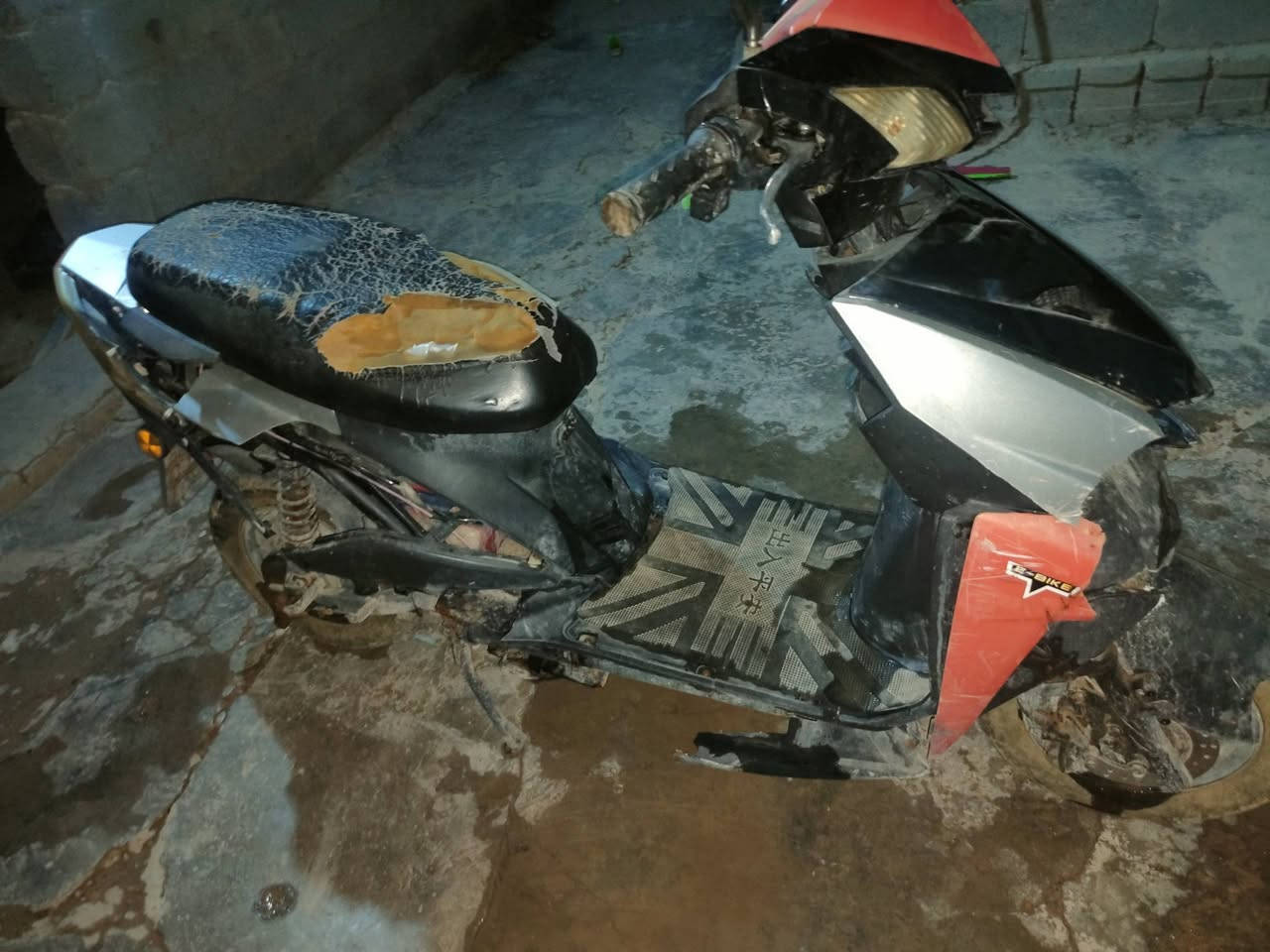 دراجه شحن للبيع
الموطور شغال بس بطارياته حيل تعبانه 
5 بطاريات كهربائيات شغاله 
ابيعه على وضعه يعني عوزه بطاريات 
150 وبي مجال قليل 
مكان فلوجه حي الشهداء 
واتساب ***********
