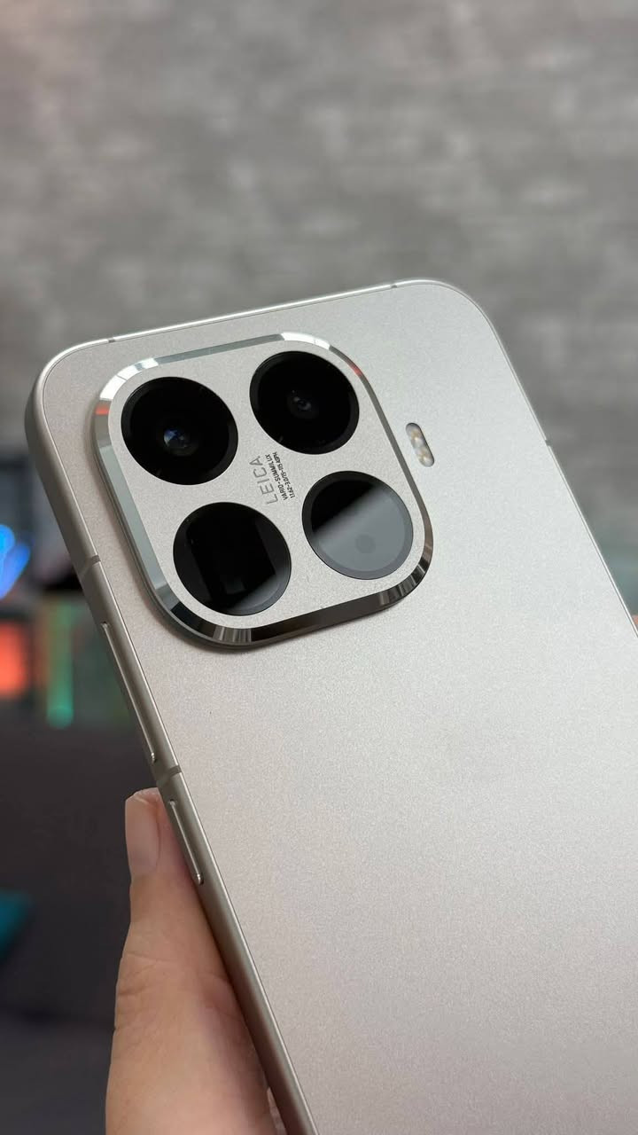 السلام عليج جهاز شاومي للبيع
جهاز شاومي 15 تي برو ذاكره 512 
الجهاز استخدام قليل جدا شهر صارلي من اخذته من شركة شاومي الجزائر وصله وياه وشرط ملحقاته ممستخدمات ونظافه 100٪100
بطاريته 100
الجهاز مكفول من الشخط 
ملحقاته (كارتون+شاحنه+كفره الاصلي+لاصق للشاشه+لاصق لعدسات الكاميرا+كفر واير لاس)
للبيع السعر 700 الف وبيهه مجال  

عنواني البصره-الامن الداخلي 
رقمي ***********
