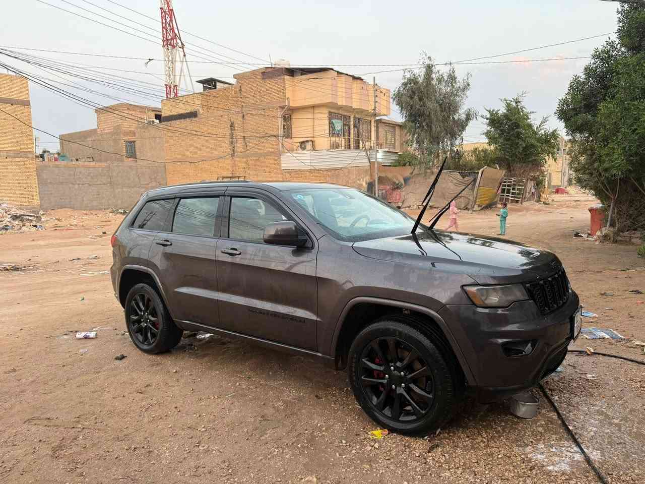 جيب  شيروكي مكفوله بيهه بس بنيد موديل 21 رقم بغداد بسمي تحويل مباشر سعر 205 وبيعه مجال للشراي ***********
