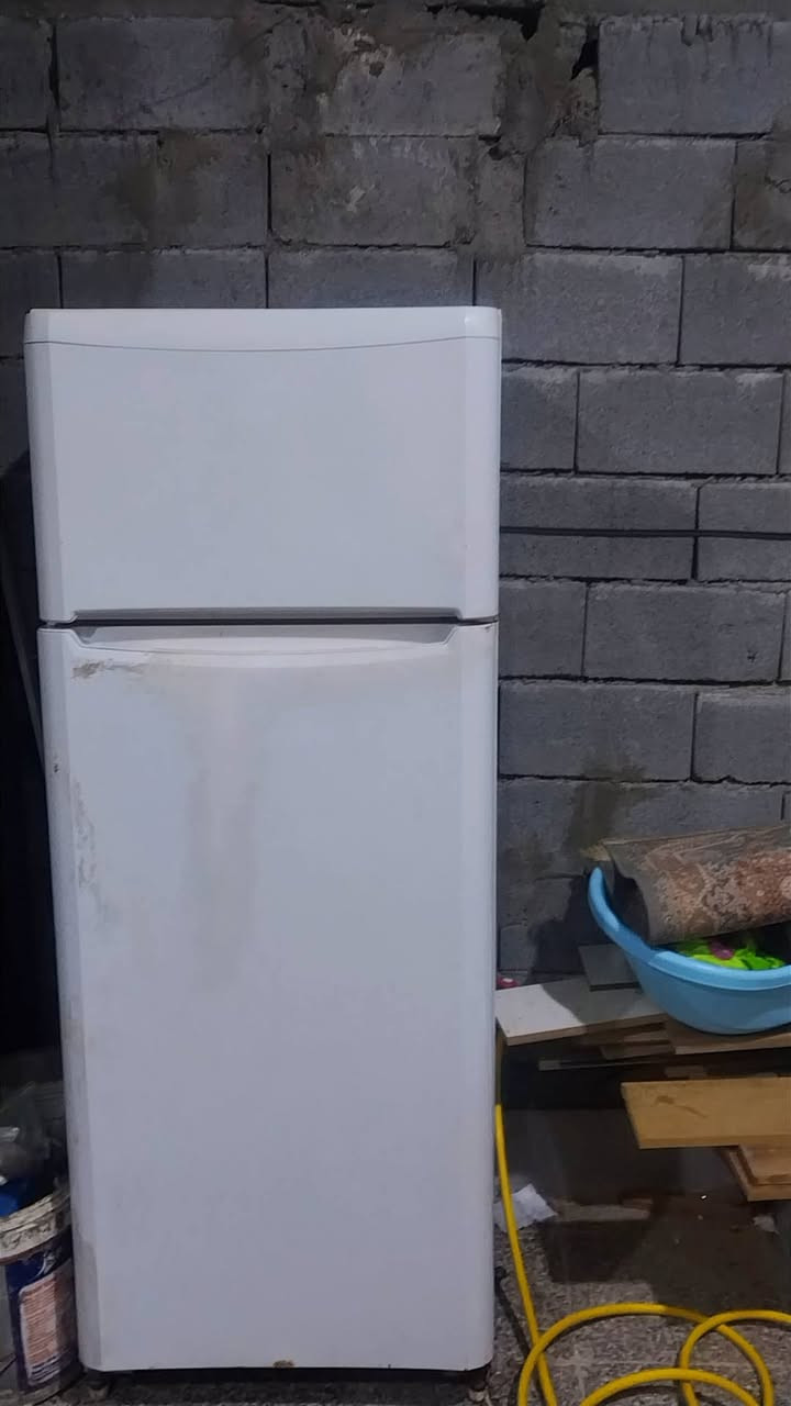 سلام عليكم ثلاجه للبيع سعره 75 المجمده 100 الف  والمكيف طنين وثلث سعره 150 واسعارهم بي مجال عنواني بصره ابو الخصيب حمدان رقم ***********
