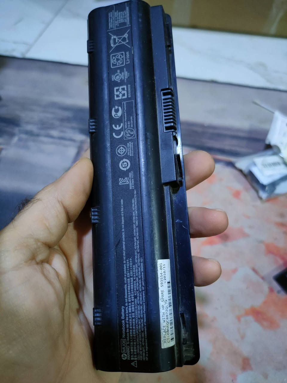 بطارية لابتوب
بطارية كمبيوتر محمول من طراز HP MU06. 
التوافق: تتوافق مع العديد من أجهزة HP Pavilion و Compaq Presario (مثل سلسلة G6، G7، G62، DV6). 
المواصفات الفنية: تعمل بجهد 10.8 فولت، وتأتي بسعات مختلفة تتراوح عادة بين 4400 مللي أمبير و 5200 مللي أمبير. 
النوع: بطارية ليثيوم أيون (Li-ion) ذات 6 خلايا. 
معلومات إضافية: يبلغ سعرها تقريباً 5,618 روبية باكستانية (حوالي 20 دولار أمريكي). 
السعر ١٥ الف


**إذا كنت صاحب هذا الإعلان وتريد حذفه لأي سبب، رجاءا أرسل رسالة إلى الدعم الفني**