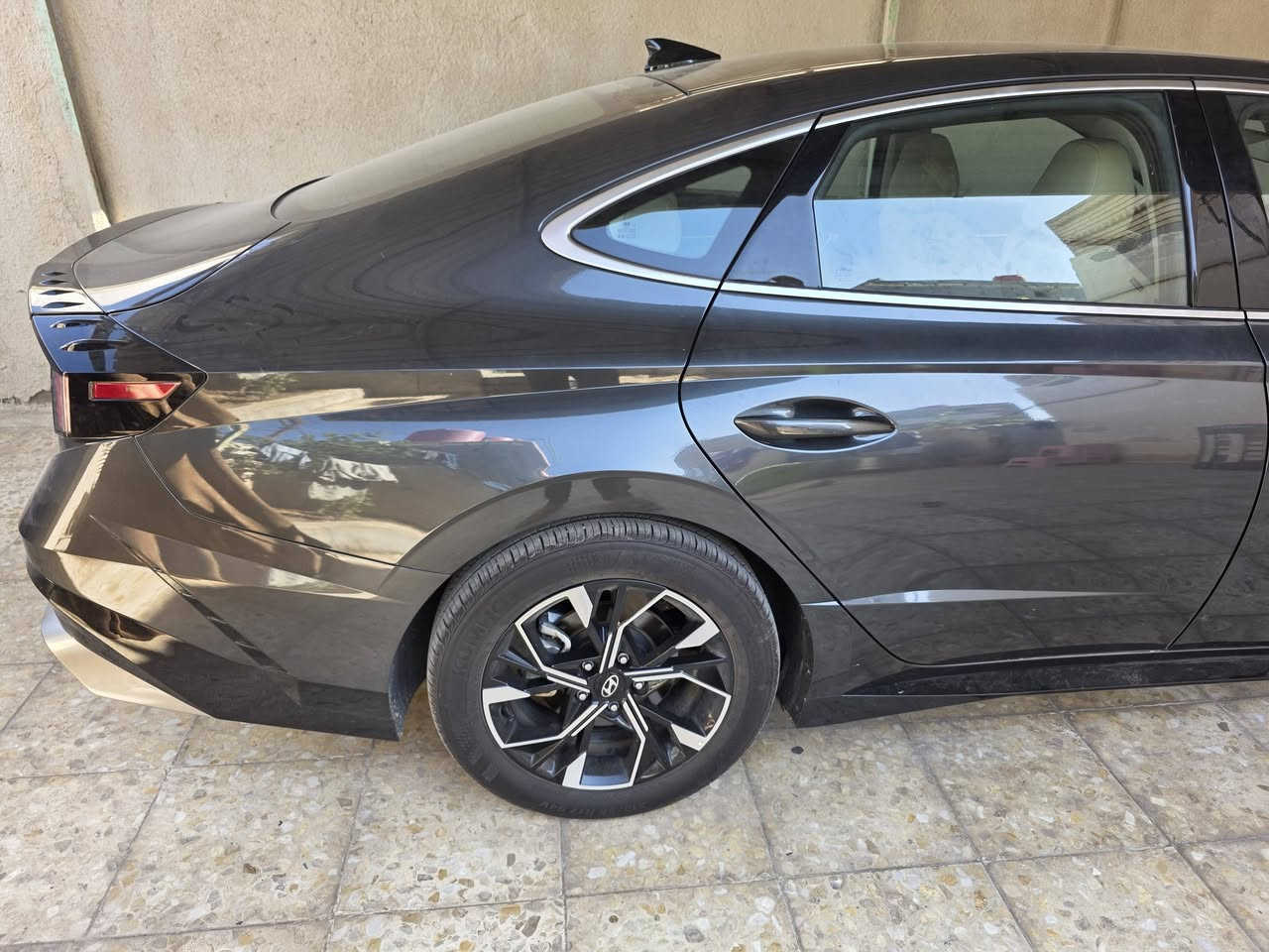 سوناتا مديل 25وار امريكي حره تترقم باسم المشتري ماشيه 9000 فقط قطه وحده بيها صبغ لون رمادي السعر 185هاتف ***********
