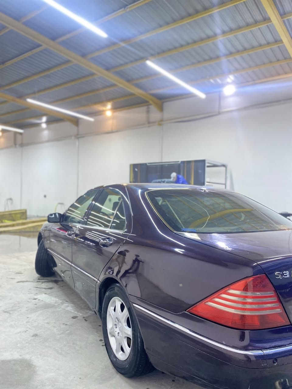 السلام عليكم 

مارسدس غواصه موديل 1999 للبيع او المراوس بدب نضيفه محور 

رقم بغداد بسمي

مواصفات 

كشنات كهرباء 

تبريد قطعتين

تحكمات ستيرن

حساسات خلفيه

فول تحكمات السياره

باقي مواصفات معروفه

غرفه جديده شادلها كامله من بغداد 

مكينه جديده شادينها 
الكير بي مشكله كونترول او كهربائيات ما اعرف ينزل من سعر السياره 

تبريد ثلج 

حداديه امامي خلفي جديده

السياره جاهزه 

مكان السياره كربلاء كنطرة السلام

السعر 88 وبيها مجال للشراي 

رقم الهاتف
***********
اخوان مكلف بالنشر الي يريد يستفسر اكثر على السياره يخابر صاحب السياره وبي خير ويدلل
