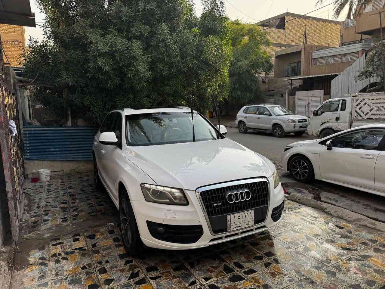 السلام عليكم
اودي Q5
موديل 2012 خليجي 
مكينة 2000 تيربو 
ماشية 150 الف
مواصفات معروفة طبعا
بصمة 
كشنات كهرباء
تبريد قطعتين 
بانورما 
والى اخره 
السيارة كلين بدون حادث عدى الدعامية 
صبغ فقط 
مكفولة كشر مكينة كير كله تمام 
السعر 125 ورقة 
التواصل  خاص او واتساب موجود 
***********
***********
