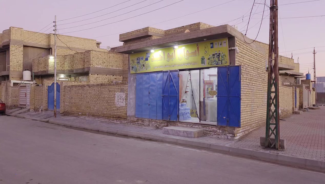 بسم الله الرحمن الرحيم
📍عقار للبيع | موقع مميز جداً
🏠للبيع بيت في منطقة الأنوار
🏠ضمن المربع الذهبي / الأنوار الثالثة
♦️خلف الباب الخلفي لـ مستشفى الكرامة التعليمي
🔹 الموقع: ركن على شارعين
الشارع الأول: 25 م
الشارع الثاني: 15 م
يتضمن محل تجاري
🔹 المساحة: 300 م²
🔹 الواجهة: 17 م
🔹 النزال: 20 م
🔹 سنة البناء:
الطابق الأول: 2018
الطابق الثاني: 2022
🔹 تفاصيل البيت:
الطابق الأول:
مطبخ
غرف نوم (2)
صالة استقبال
صحيات داخلية وخارجية
الطابق الثاني:
صالة
غرف نوم (2)
💰 السعر: 287 مليون دينار قابل للتفاوض
📌 ملاحظة: مناسب للمراوس أيضاً
إذا لم يعجبك السعر فـ كلمة (يالله) تكفي
📞 للاستفسار: مراسلة الصفحة أو الاتصال على الرقم
***********
#عقارات #محافظة #واسط #الكوت 
#بيت #للبيع
