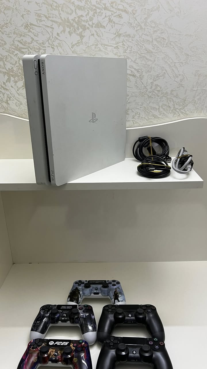 🎮 بكج كامل لعشاق الكيمنك - PS4 Slim مهكر مع UPS بحالة الوكالة!🎮

للبيع جهاز PlayStation 4 Slim بحالة ممتازة جداً (شبه جديد)، الجهاز ما مفتوح نهائياً واستعماله جداً قليل ونظيف (على الفحص والشرط).

1- الجهاز مهكر جاهز، يعني تنزل عليه أي لعبة ببالك. 

2- يجي وياه جهاز UPS للحماية من انقطاع الكهرباء والوطنية، يعني تلعب وأنت مرتاح.

📦 الملحقات اللي تجي وياه:

•جهاز UPS نظيف وشغال تمام.

•5 جويستيكات (يدات): 2 أصليات مال بلاده + 3 تجاريات (تفيدك للجمعات ولعب الشباب).

•كامل وايراته الأصلية (واير الطاقة + واير الـ HDMI).

🔥 الألعاب المحملة داخل الجهاز وجاهزة للعب فوراً:
⚽ FIFA 2025 (أحدث نسخة)
⚽ PES 2021 (المحبوبة بنسختها الكاملة)
🚗 GTA V (قراند 5)
🤠 Red Dead Redemption 2 (أقوى ألعاب القصة)

💰 السعر: 450 ألف دينار (وبي مجال بسيط حك الجية للشراي الصامل).
📍 المكان: بغداد - الأمين الثانية (مدخل الجمهورية - قرب مدرسة الفارس العربي).
📞 للتواصل: يرجى المراسلة على الخاص، أو اتصل على هذا الرقم : *********** 

ملاحظة: البكج كامل مكمل، أخذ واقعد العب مباشرة بدون ما تحتاج تشتري أي شيء إضافي!
