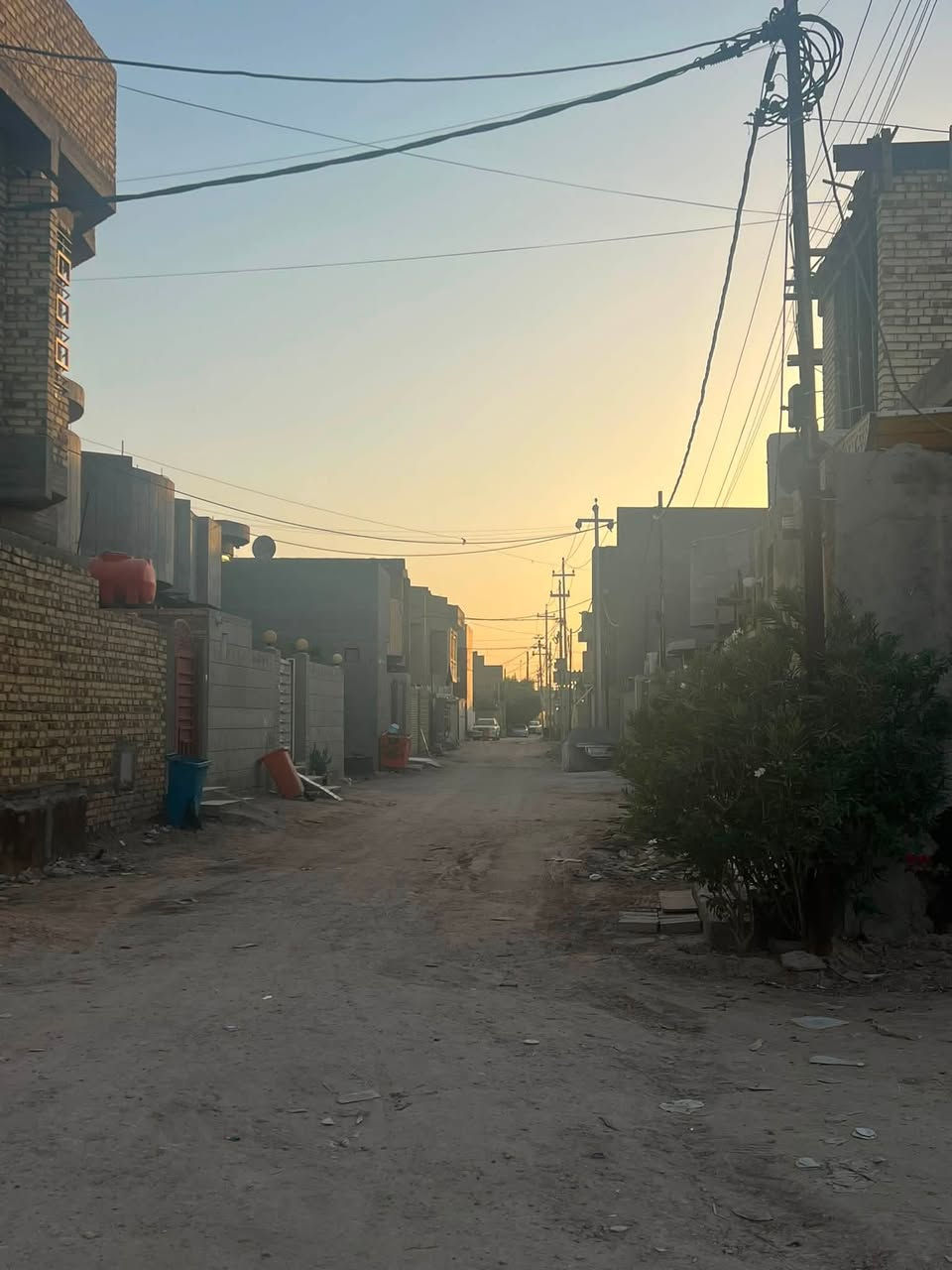 قطعه للبيع المساحه 200متر طابو زراعي موقع حي مثنى للاستفسار الاتصال على الارقام التاليه ‭***********‬ ***********
