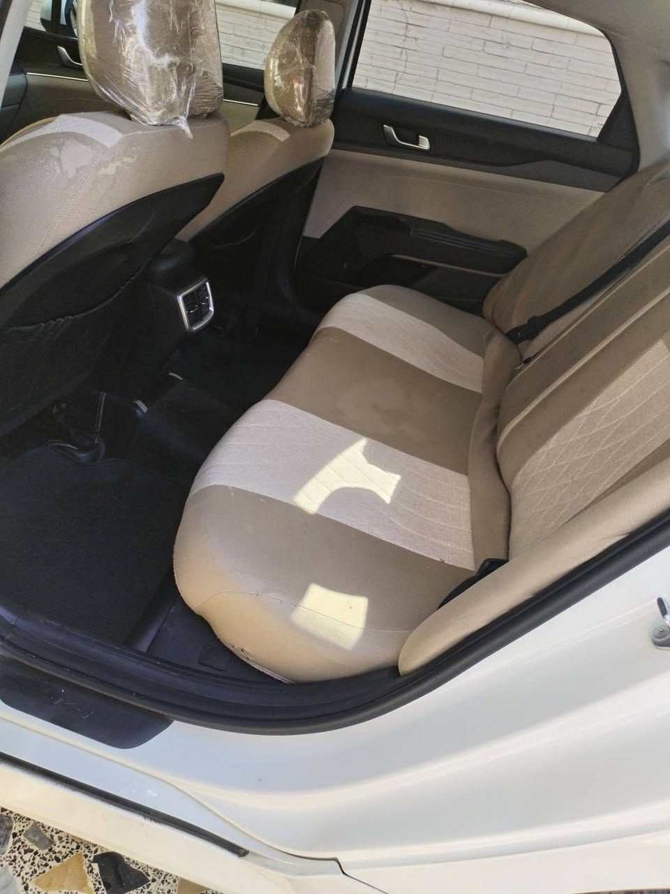 السلام عليكم K5 خليجي للبيع موديل ٢٠٢٢ رقم بغداد بسمي محرك ٢٠٠٠ دوش 
السعر ١٨٥ بيها ضربة موضحة بلمقطع وعندي صور الحادث 
العنوان بغداد العبيدي حي الرئاسة 
هاتف ***********
