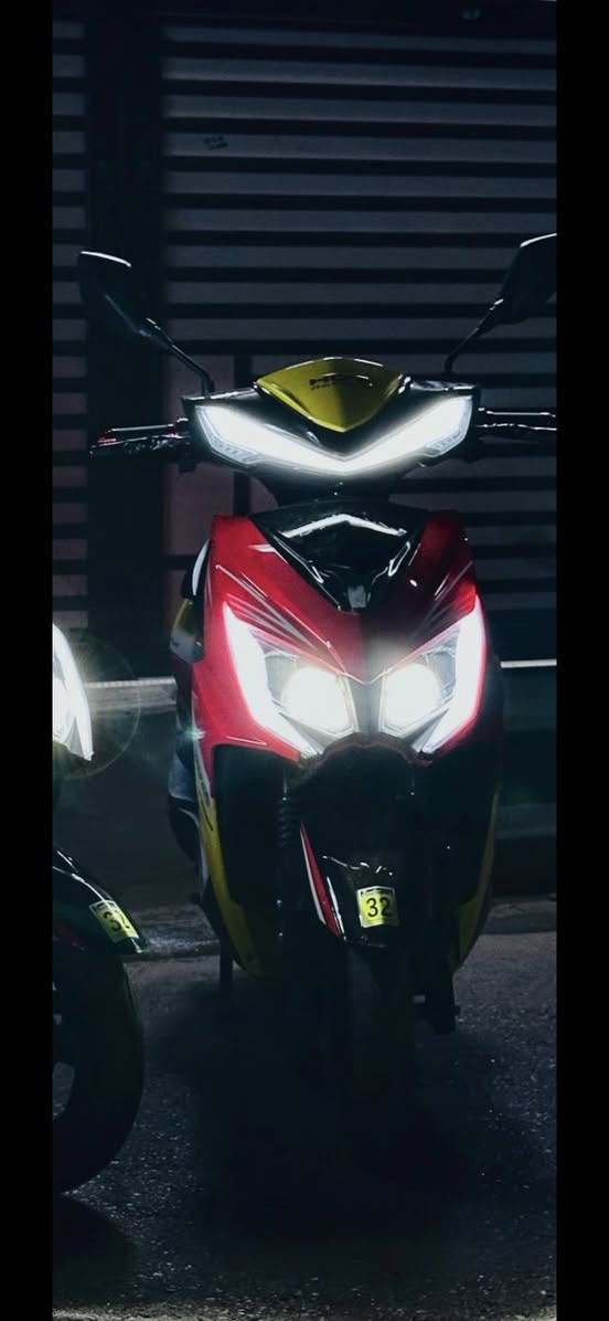 السلام عليكم ورحمة الله وبركاته
دراجة شحن سكنس من الوكيل حيدر النيار غني عن التعريف طبعاً
ملف 2000
البطاريات 6 كبار
إشارات يمين ويسار
دبل إشارة
الرجوع للخلف R
شاشة ديجتال
مركب بالدراجة شاشة (كاربلاي)
منفذ شحن usb
مثبت سرعة 
ثلاث سرعات 
الدراجة مابيها حادث
للتواصل *********** يوجد واتساب
