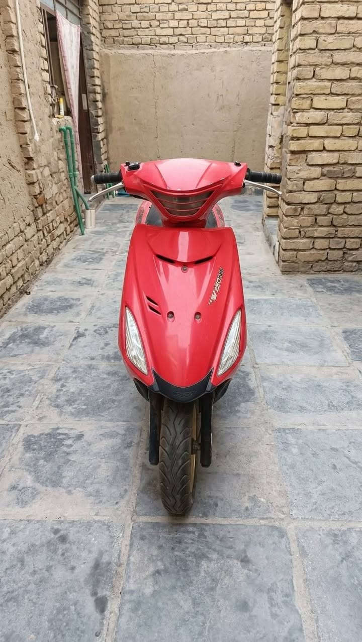 السلام عليكم اخوان هذني دراجات صيني (كوم حديد) طافيات ماعرف شبيهن وعندي مكاين كوم.حديد عدد 2 وغراض هواي مال صيني ابيعهن شلعة وحده اريدهن ب٢٥٠ قفل من الاخير *********** الي يحب يتواصل وياي اني خادم وماقصر العنوان الناصرية مركز
