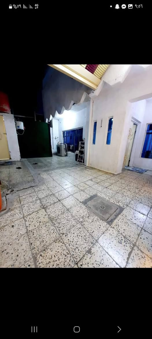 السلام عليكم بيت ١٦٠ متر للبيع العنوان الشعلة قطاع الرابع اول شارع خلف المظايف البيت قاطين مسلح نظيف كلش
***********
