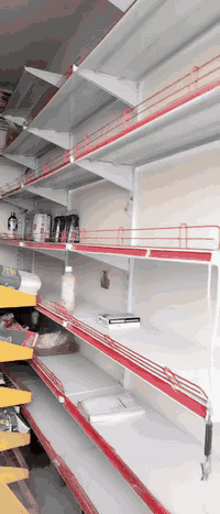 رفوف محلات للبيع بعدهن جدد ستعمال شي قليل للاستفساروالتواصل07705049079...