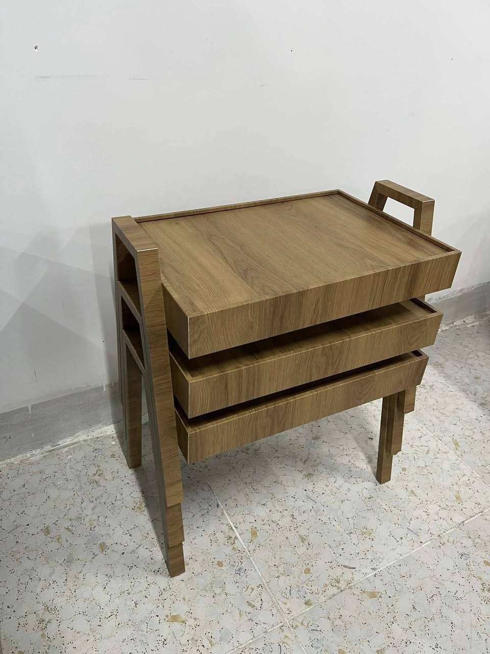 مۆدێلە زۆر جوان و عەمەلیەکەمان بۆ هاتەوە 
تەپڵەکی شێوە مقاڵی کە رۆخێکی باریکی هەیە رێگری دەکا لەوەی شت بڕژێتە سەر فەرش بە رەنگ زۆر جوان بەردەستە نوێ ناو کارتۆن بۆ زانینی نرخ مەسج بکا
ناونیشان حاجیاوا نزیک پێشانگاکان گەیاندن بەردەستە


**إذا كنت صاحب هذا الإعلان وتريد حذفه لأي سبب، رجاءا أرسل رسالة إلى الدعم الفني**