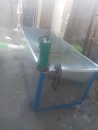 للبيع ميز ستل ستيل غذائي متر ونص بسعر ١١٠ الف حوض اسماك جديد غير مستعم...